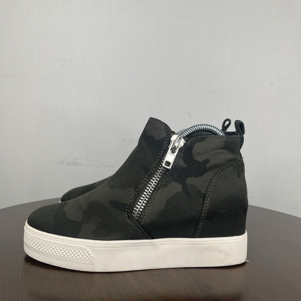 Steve Madden Wedgie Shoes Women's 6M Green Camo Hidden Wedge Sneaker Zip